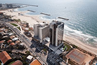קיסר ניהול נכסים ודירות יוקרה בהרצליה פיתוח מציע דירה מדהימה למכירה בקו הים והמלונות של הרצליה