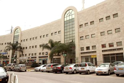 קיסר ניהול נכסים בחיפה והקריות מציע להשכרה מרכזים מסחריים מבחר שטחי מסחר בניין משרדים החל מ 50 מ"ר…
